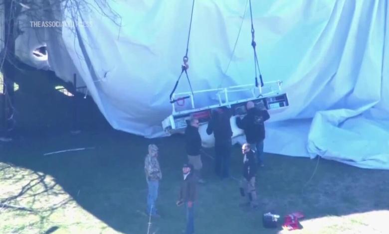 Federal surveillance balloons freely break off on the Texas border and head to the Dallas area before crashing Federal surveillance balloons freely break off on the Texas border and head to the Dallas area before crashing