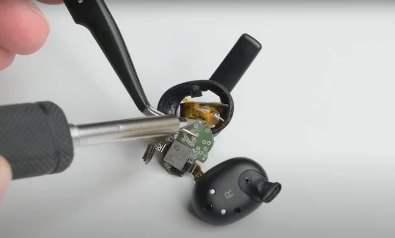 Bang & Olufsen’s new earbuds with ‘replaceable batteries’ don’t seem to be very repairable Bang & Olufsen’s new earbuds with ‘replaceable batteries’ don’t seem to be very repairable