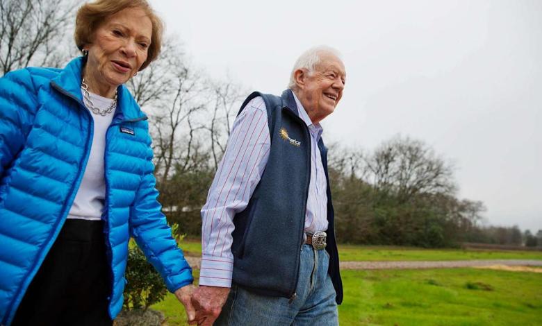 Jimmy Carter will be buried alongside his wife of 77 years, Rosalynn Carter, at their home in Georgia Jimmy Carter will be buried alongside his wife of 77 years, Rosalynn Carter, at their home in Georgia