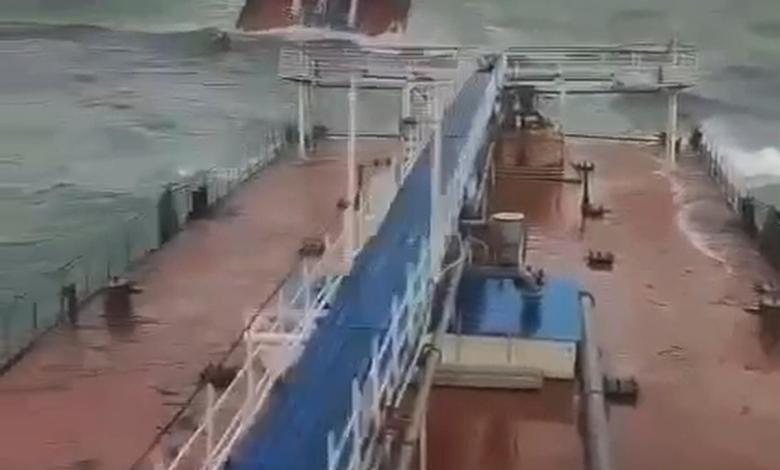 Russia warns of serious environmental damage after oil from damaged tanker washed up on beaches Russia warns of serious environmental damage after oil from damaged tanker washed up on beaches
