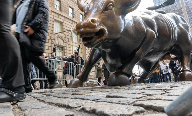 Dow drops 1,100 points after disappointing Fed rate news Dow drops 1,100 points after disappointing Fed rate news