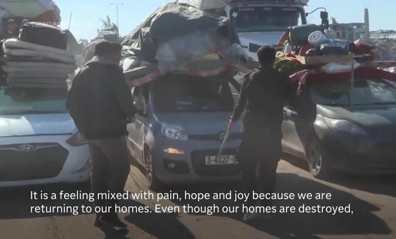 As the displaced Palestinians returned to the north, the vehicle was crowded with the road of Gaza. As the displaced Palestinians returned to the north, the vehicle was crowded with the road of Gaza.