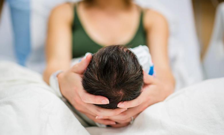 This woman shocked the internet by revealing the existence of ‘postpartum odor’, so experts are explaining why new moms develop it This woman shocked the internet by revealing the existence of ‘postpartum odor’, so experts are explaining why new moms develop it