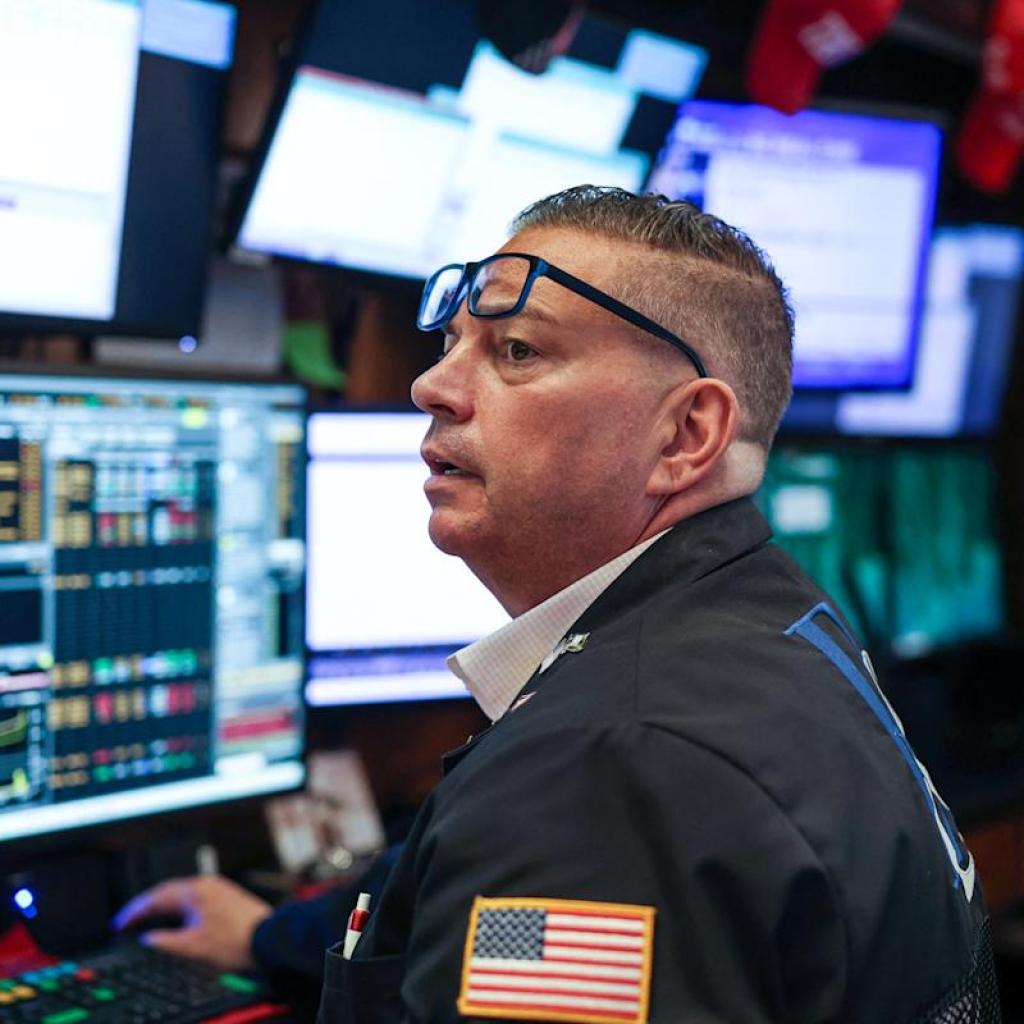 Dow, S&P 500, and Nasdaq Futures Dip as S&P 500 Ends Six-Day Winning Streak Dow, S&P 500, and Nasdaq Futures Dip as S&P 500 Ends Six-Day Winning Streak