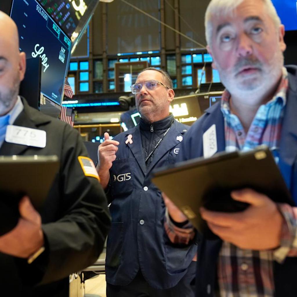 Dow, S&P 500, Nasdaq Futures Fluctuate as Trump Tariff Decisions Loom and Bitcoin, Crypto Prices Surge Dow, S&P 500, Nasdaq Futures Fluctuate as Trump Tariff Decisions Loom and Bitcoin, Crypto Prices Surge