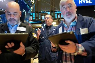 Dow, S&P 500, Nasdaq Futures Fluctuate as Trump Tariff Decisions Loom and Bitcoin, Crypto Prices Surge Dow, S&P 500, Nasdaq Futures Fluctuate as Trump Tariff Decisions Loom and Bitcoin, Crypto Prices Surge