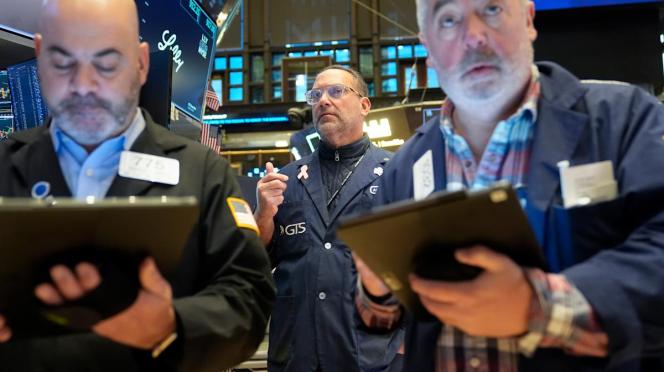 Dow, S&P 500, Nasdaq Futures Fluctuate as Trump Tariff Decisions Loom and Bitcoin, Crypto Prices Surge Dow, S&P 500, Nasdaq Futures Fluctuate as Trump Tariff Decisions Loom and Bitcoin, Crypto Prices Surge