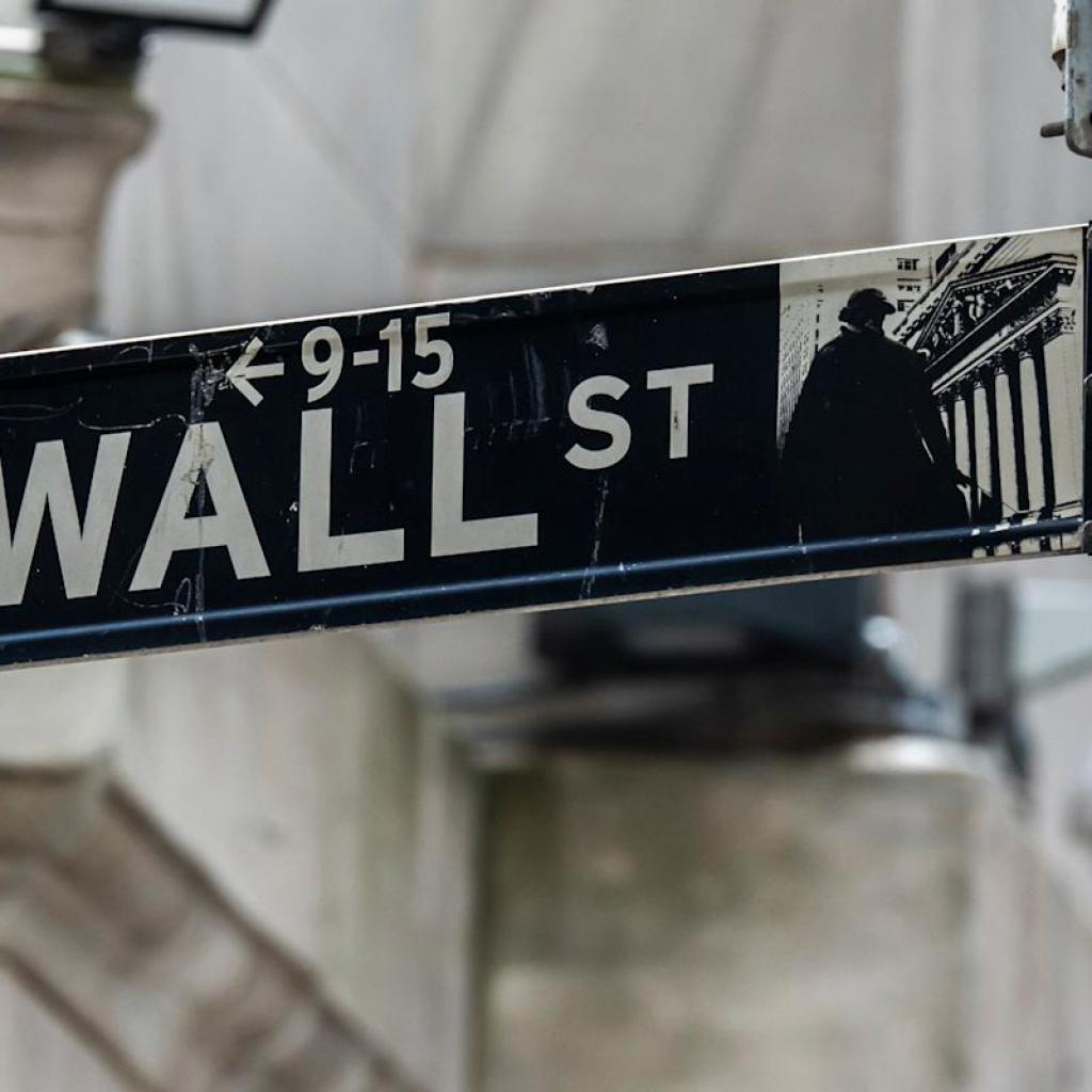 Dow, S&P 500, and Nasdaq Fall as Nvidia Drives Tech Declines Following PCE Inflation and Consumer Data Release Dow, S&P 500, and Nasdaq Fall as Nvidia Drives Tech Declines Following PCE Inflation and Consumer Data Release