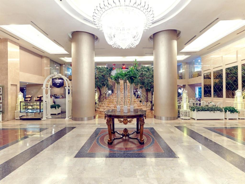 A Beautiful Hotel Garden Palace For Visitors A Beautiful Hotel Garden Palace For Visitors
