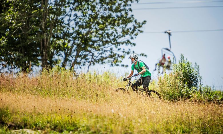 Pedal Mountains to Coast: Explore North Carolina by Bike Pedal Mountains to Coast: Explore North Carolina by Bike