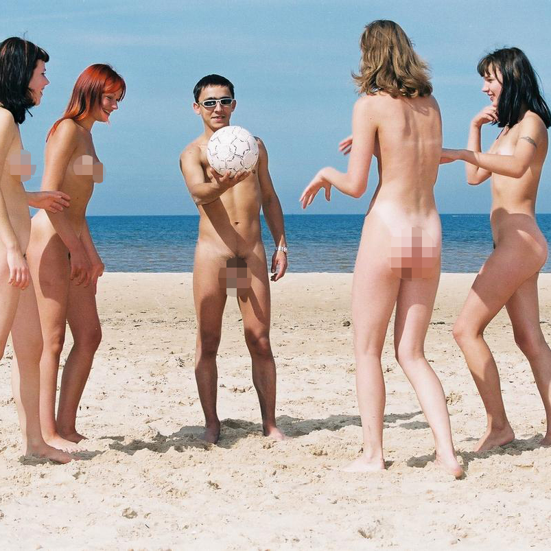 Vulis archives 8. Nude Latvian girls play football in Jūrmala