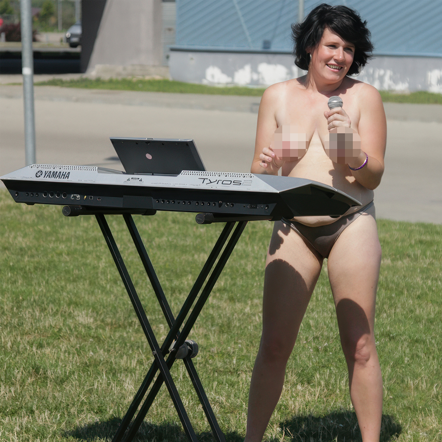 Nude photos of singer Inese Saulīte (Kombule)