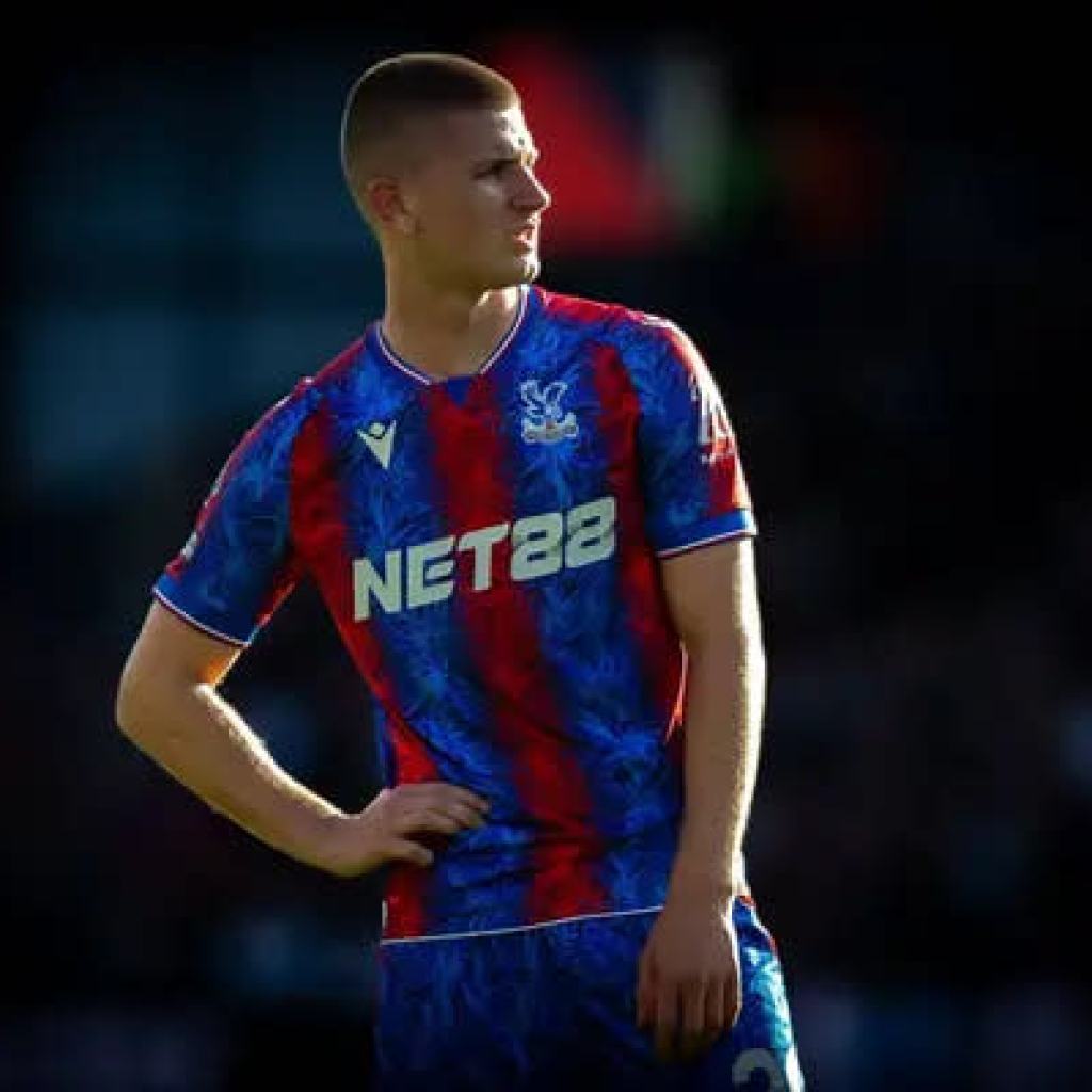 Manchester Metropolis embrace Premier League midfielder amongst switch shortlist for January market Manchester Metropolis embrace Premier League midfielder amongst switch shortlist for January market