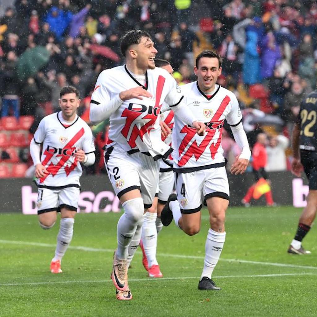 Barcelona able to pay €20m on confirmed La Liga full-back as membership opens door to negotiations Barcelona able to pay €20m on confirmed La Liga full-back as membership opens door to negotiations