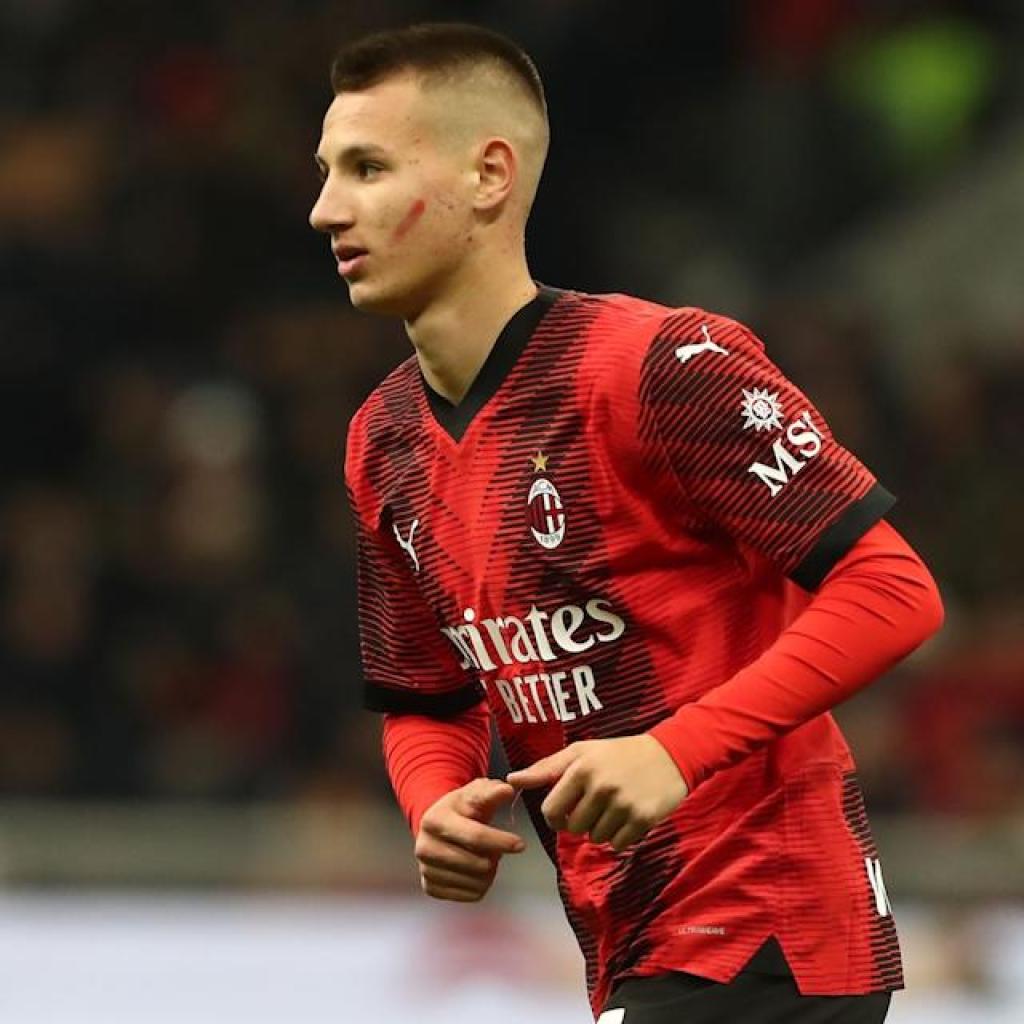 Milan block Camarda exit in direction of Monza as Gimenez sends message Milan block Camarda exit in direction of Monza as Gimenez sends message