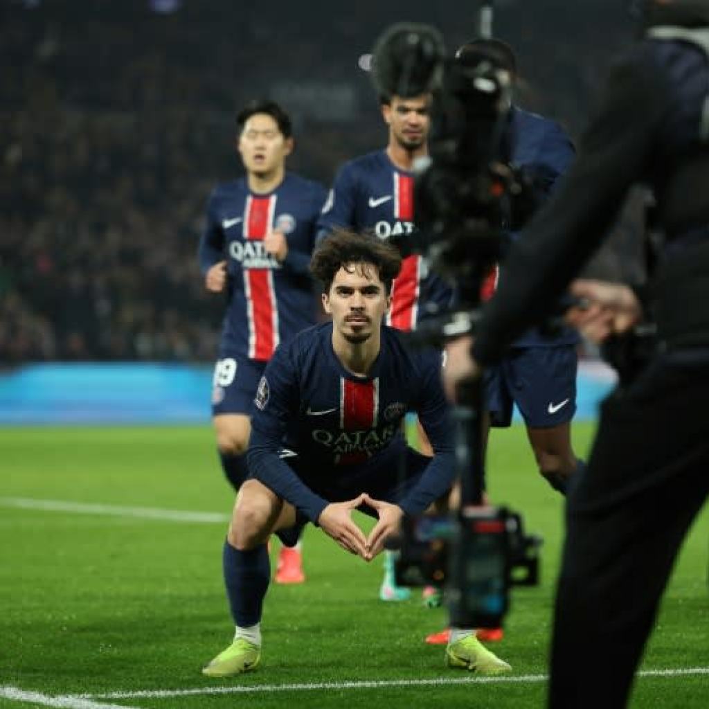 PSG beat Lyon to increase lead in Ligue 1 PSG beat Lyon to increase lead in Ligue 1