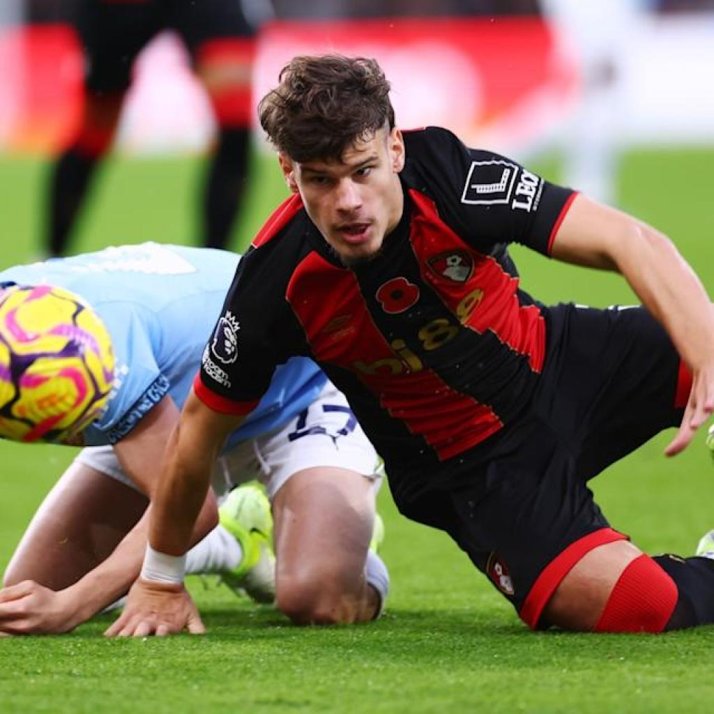 Liverpool method Premier League outfit over 21 y/o full-back; Manchester United baulked at £40m price ticket Liverpool method Premier League outfit over 21 y/o full-back; Manchester United baulked at £40m price ticket