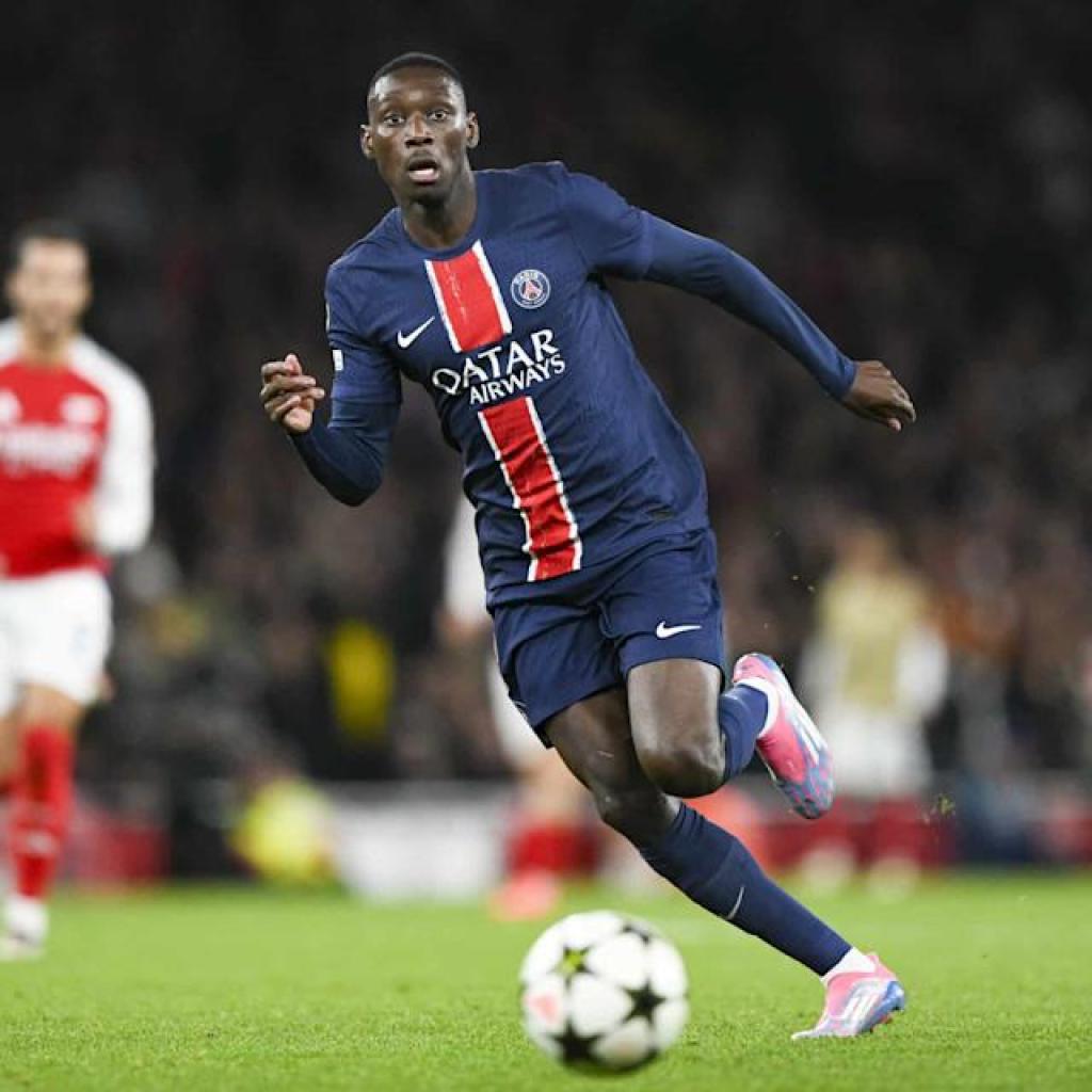 Report: PSG Striker Sparks Premier League Switch Curiosity Report: PSG Striker Sparks Premier League Switch Curiosity