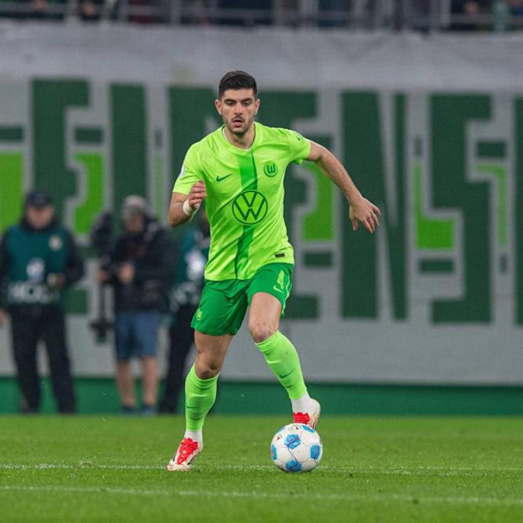 Liverpool weigh up transfer for Bundesliga expertise as switch battle heats up Liverpool weigh up transfer for Bundesliga expertise as switch battle heats up