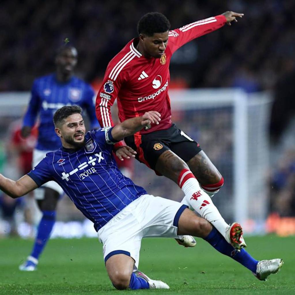 Report: Man Utd Block Ahead’s Exit to Premier League Rivals Report: Man Utd Block Ahead’s Exit to Premier League Rivals