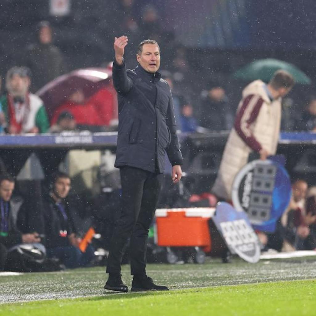 Feyenoord sack coach forward of Milan’s Champions League conflict Feyenoord sack coach forward of Milan’s Champions League conflict