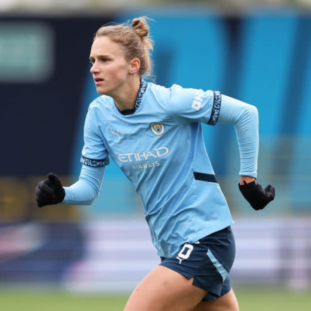 2 ex-Arsenal forwards bear knee surgical procedures 2 ex-Arsenal forwards bear knee surgical procedures