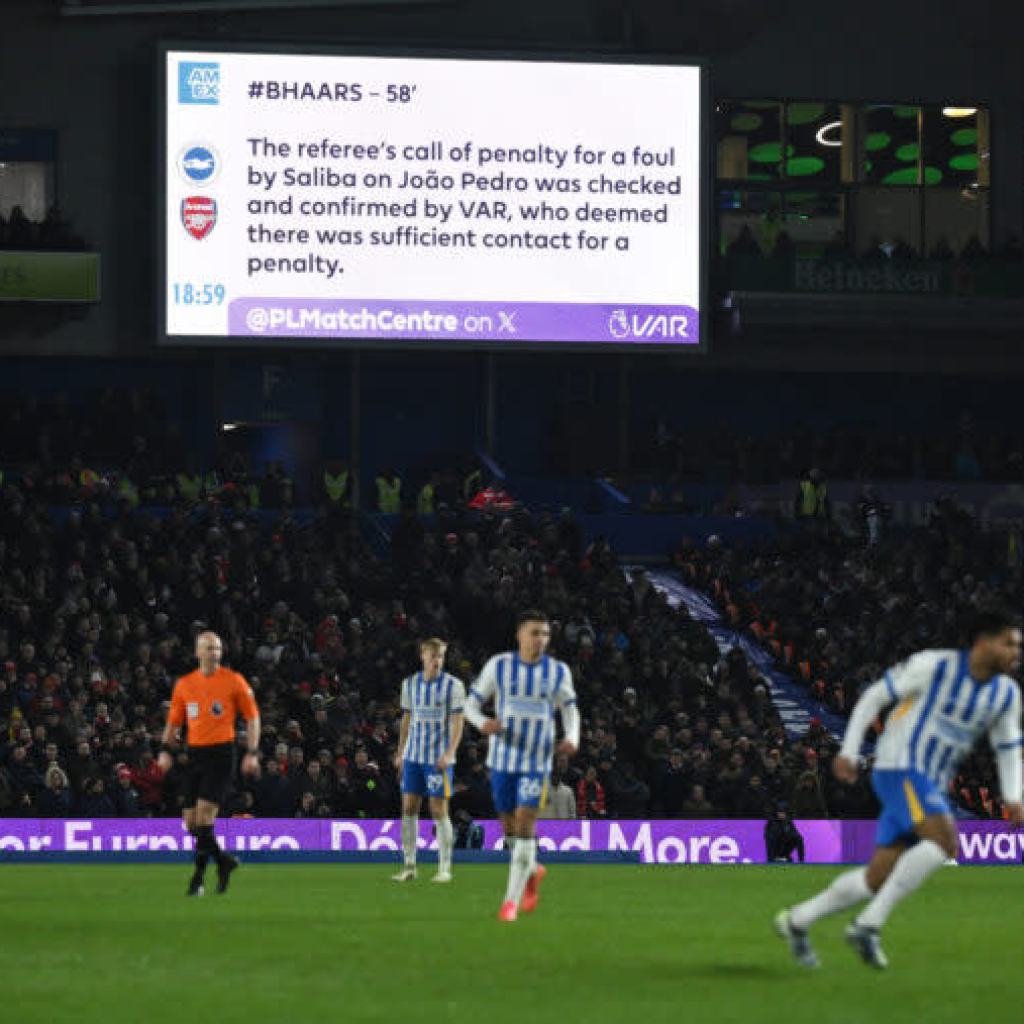 Premier League refereeing below hearth after weekend of VAR controversies Premier League refereeing below hearth after weekend of VAR controversies