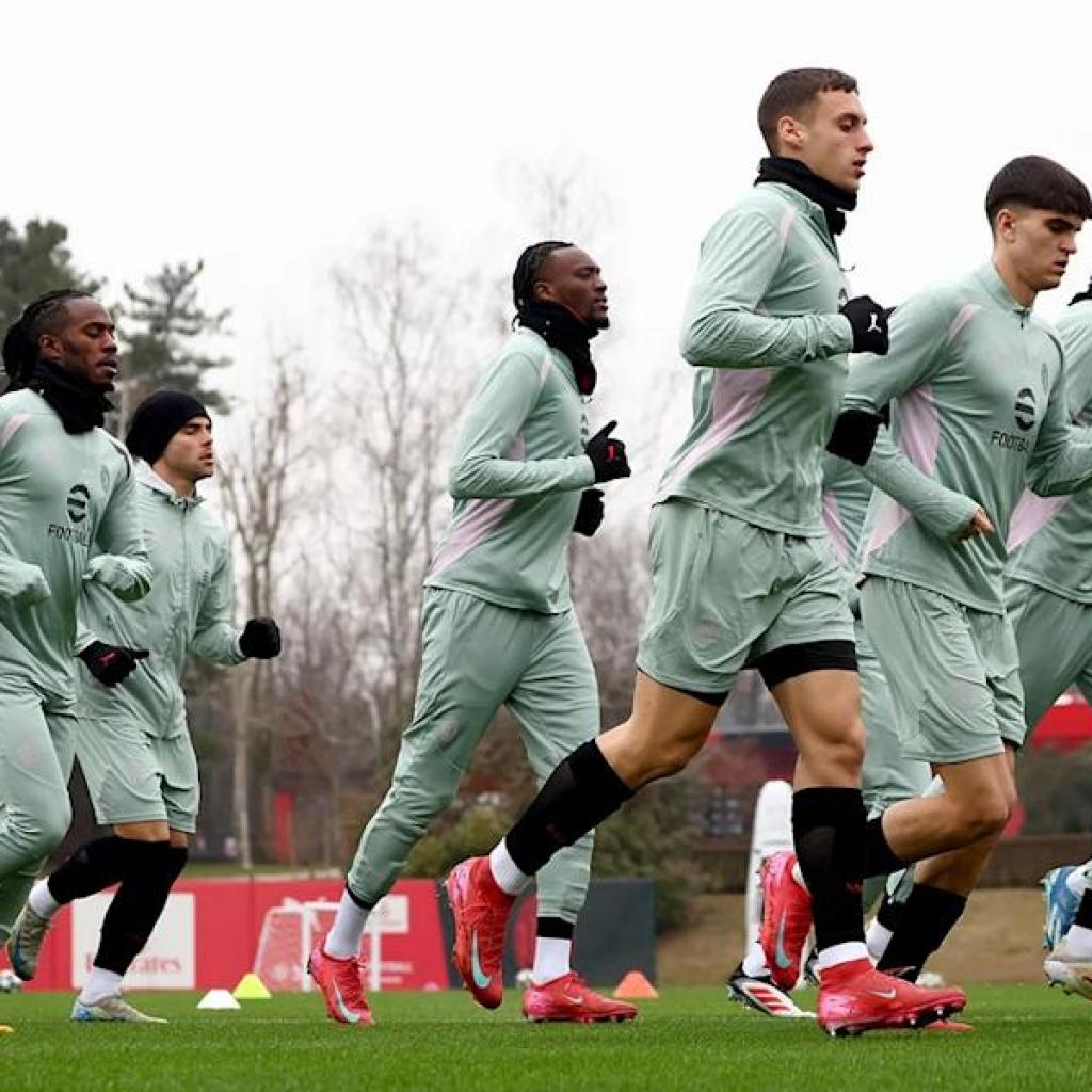 Images: Coaching resumes at Milanello forward of decisive Feyenoord return Images: Coaching resumes at Milanello forward of decisive Feyenoord return