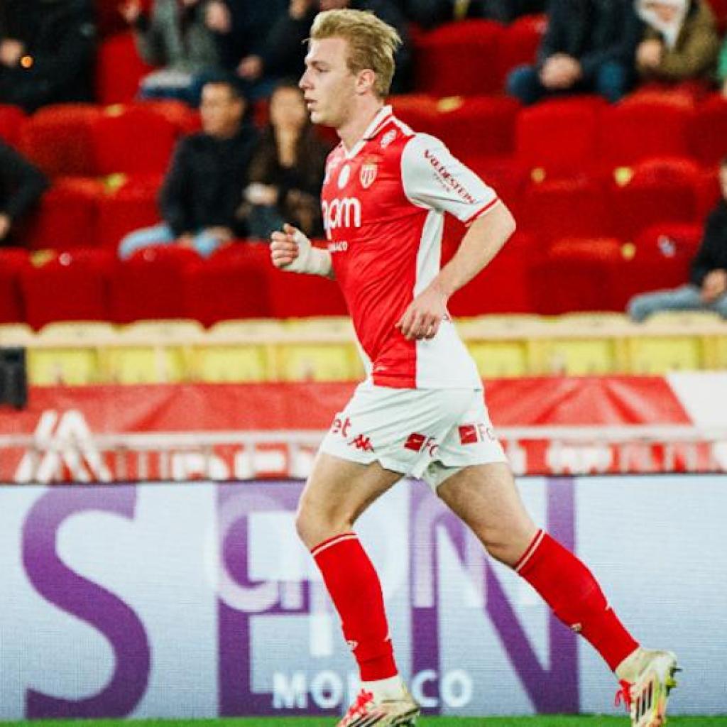 3 hat-tricks! Striker Arsenal offered final summer season stars in Ligue 1 3 hat-tricks! Striker Arsenal offered final summer season stars in Ligue 1