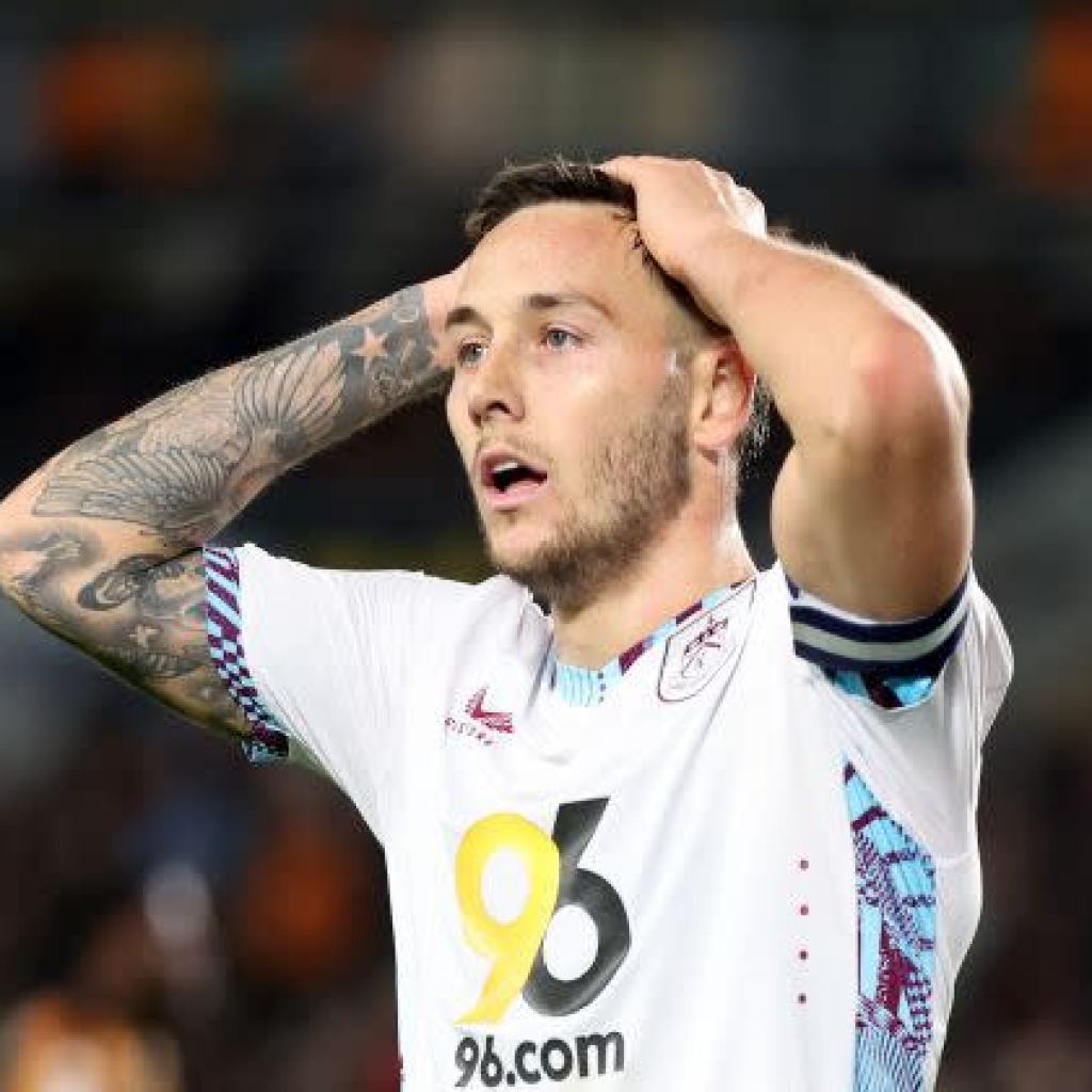 Leeds determined to signal destroyer with over 100 Premier League video games Leeds determined to signal destroyer with over 100 Premier League video games