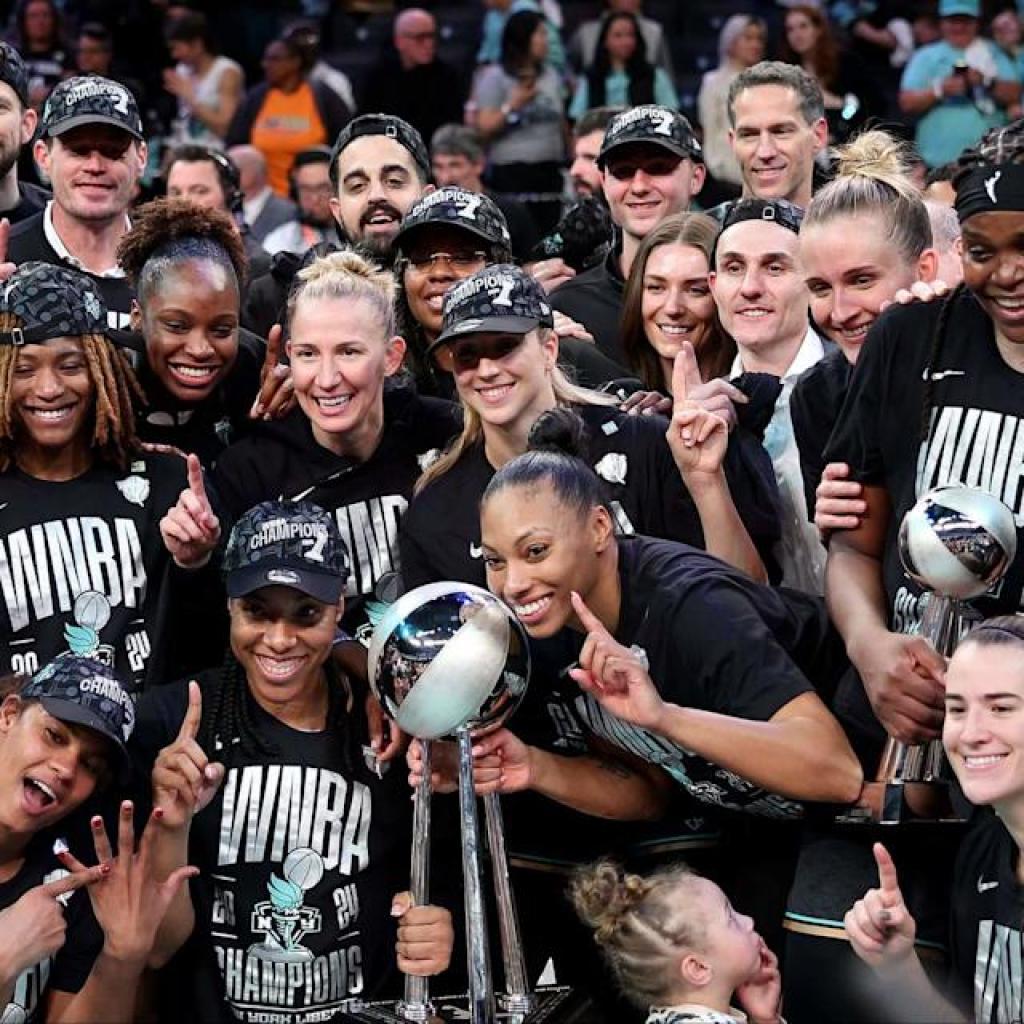 Kelley O’Hara’s farewell ceremony. Plus, the NWSL playoff image Kelley O’Hara’s farewell ceremony. Plus, the NWSL playoff image