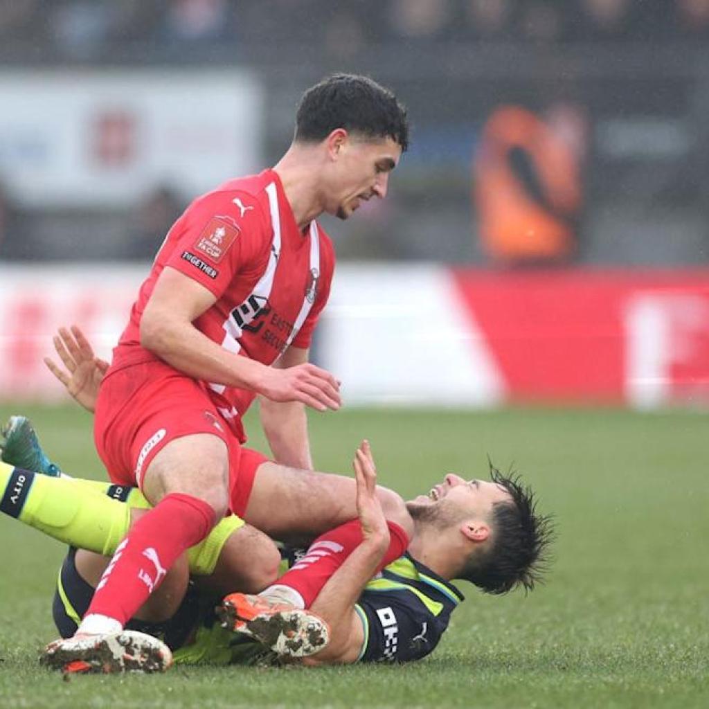 Nico Gonzalez suffers harm 22 minutes into Man Metropolis debut as Pep Guardiola says ‘welcome to England’ Nico Gonzalez suffers harm 22 minutes into Man Metropolis debut as Pep Guardiola says ‘welcome to England’