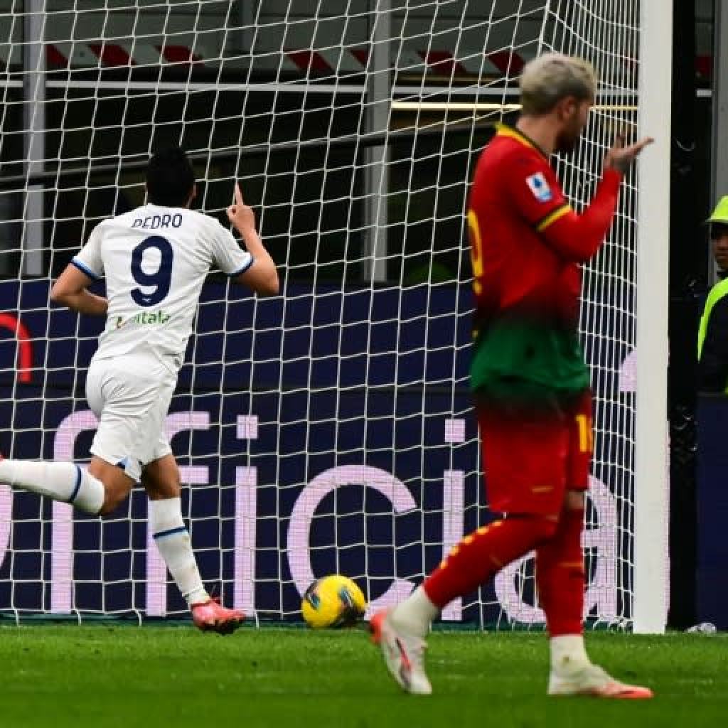 Troubled Milan sunk on the final by Lazio as livid followers revolt Troubled Milan sunk on the final by Lazio as livid followers revolt