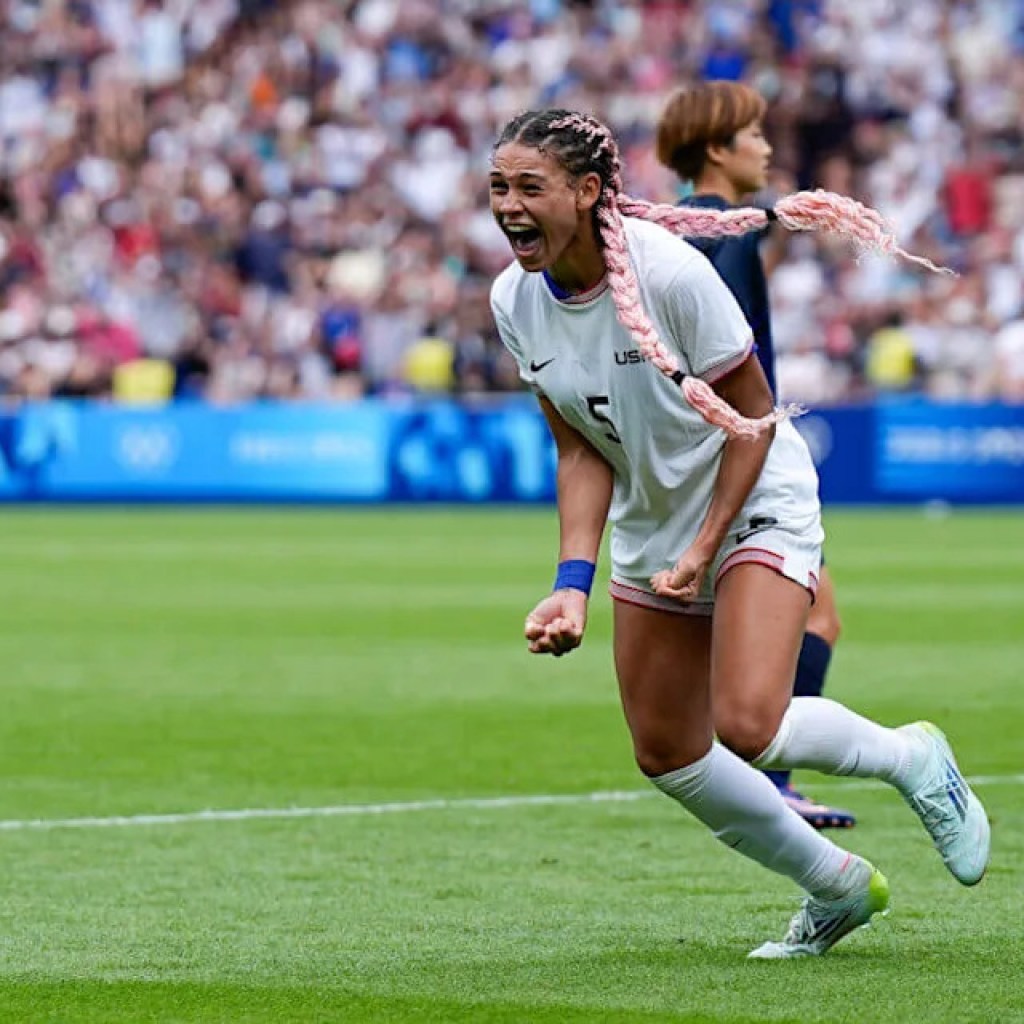 Gotham FC defender Tierna Davidson leaves match after non-contact leg damage Gotham FC defender Tierna Davidson leaves match after non-contact leg damage