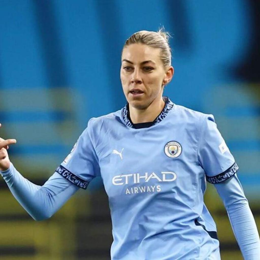 Angel Metropolis FC indicators Alanna Kennedy from Manchester Metropolis Angel Metropolis FC indicators Alanna Kennedy from Manchester Metropolis