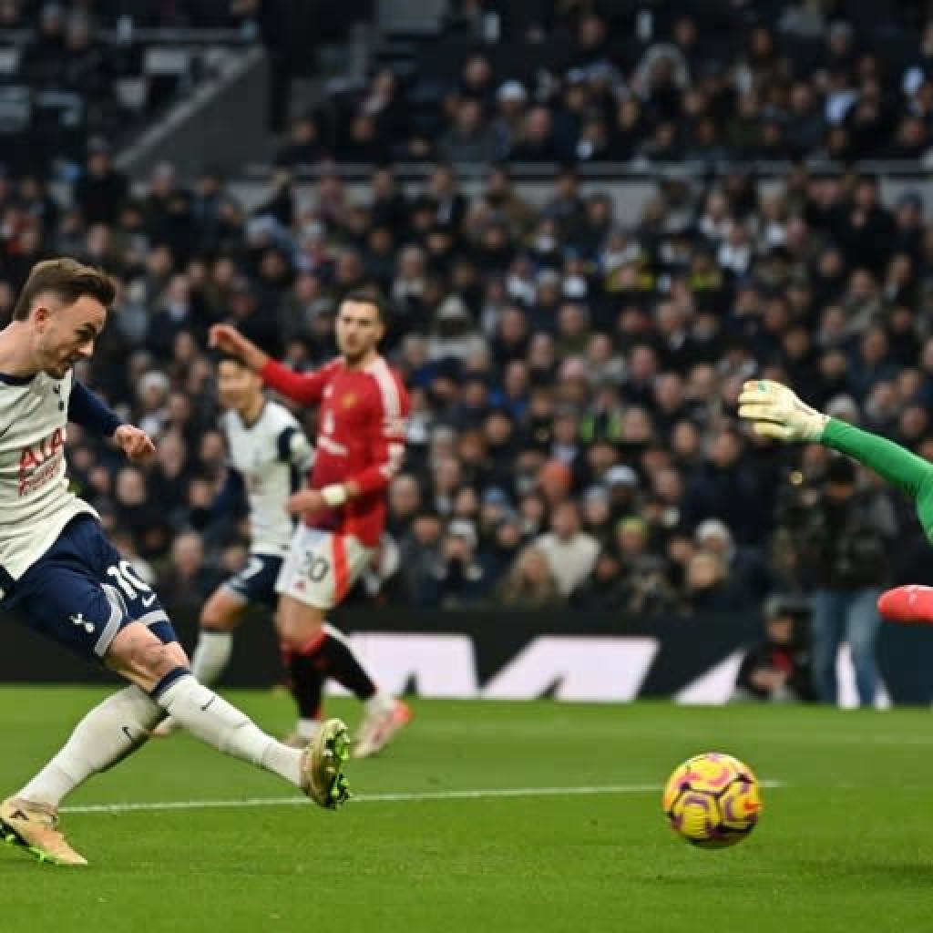 Tottenham beat Man Utd in battle of Premier League strugglers Tottenham beat Man Utd in battle of Premier League strugglers
