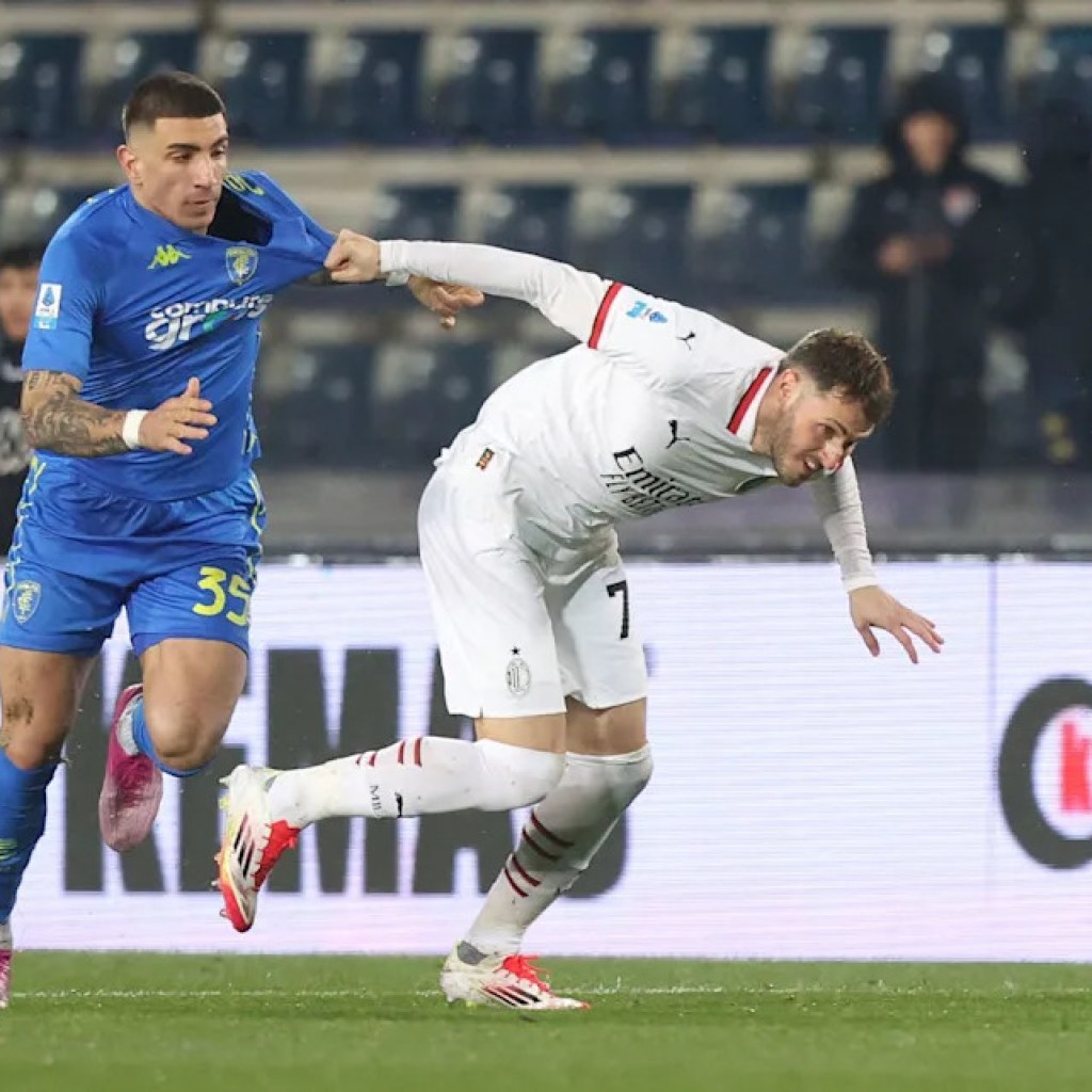 Video: Milan star Gimenez limps off after Mexico win Video: Milan star Gimenez limps off after Mexico win