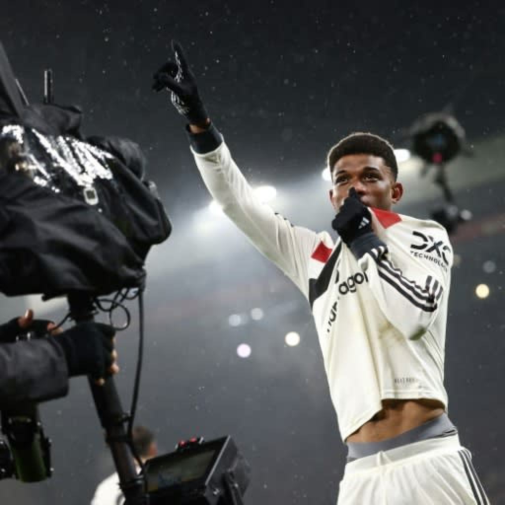 Man Utd rally to sluggish Liverpool cost in direction of Premier League title Man Utd rally to sluggish Liverpool cost in direction of Premier League title