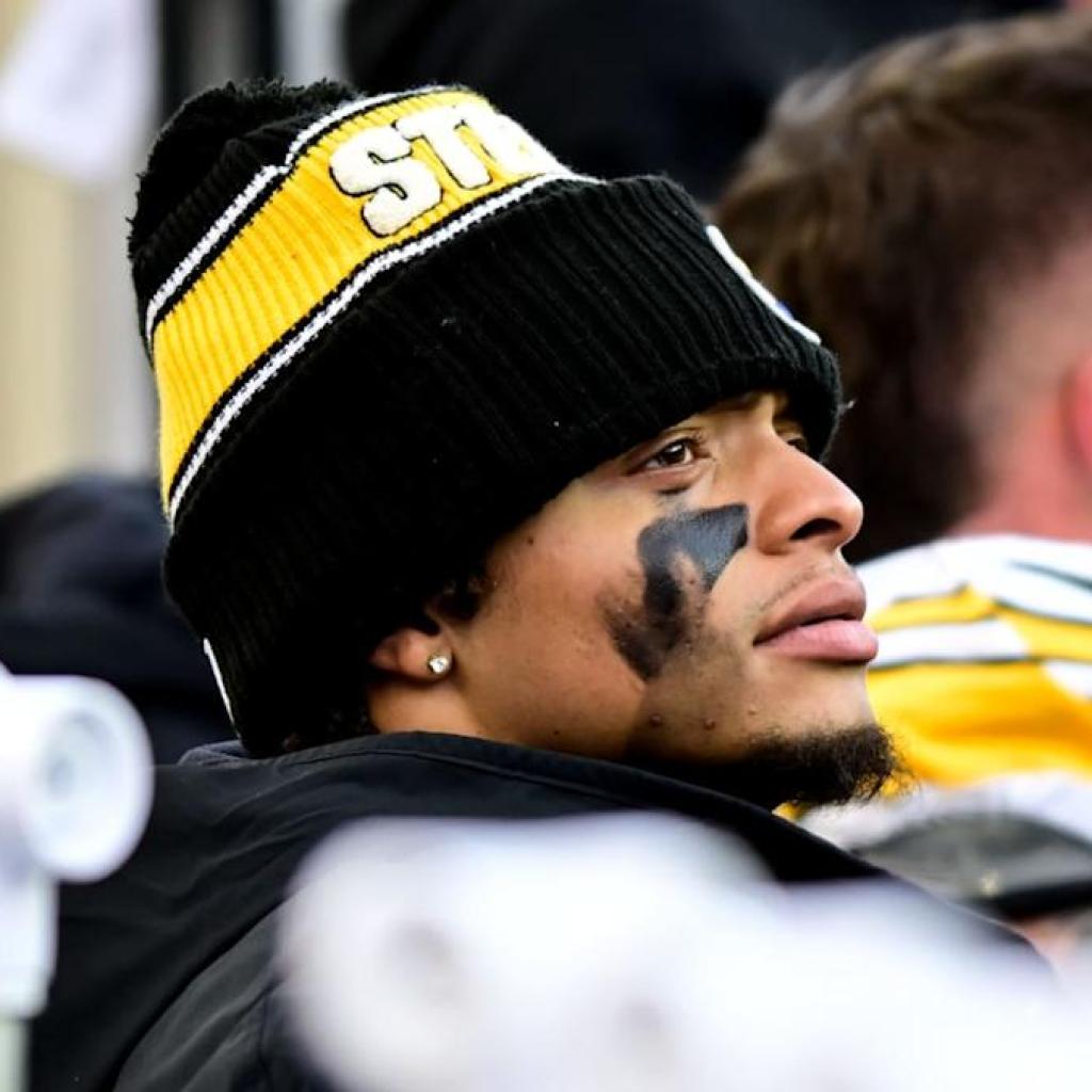 Each day Information & Hyperlinks: Colin Cowherd Rips Steelers; What Occurred to the Justin Fields Bundle? Each day Information & Hyperlinks: Colin Cowherd Rips Steelers; What Occurred to the Justin Fields Bundle?