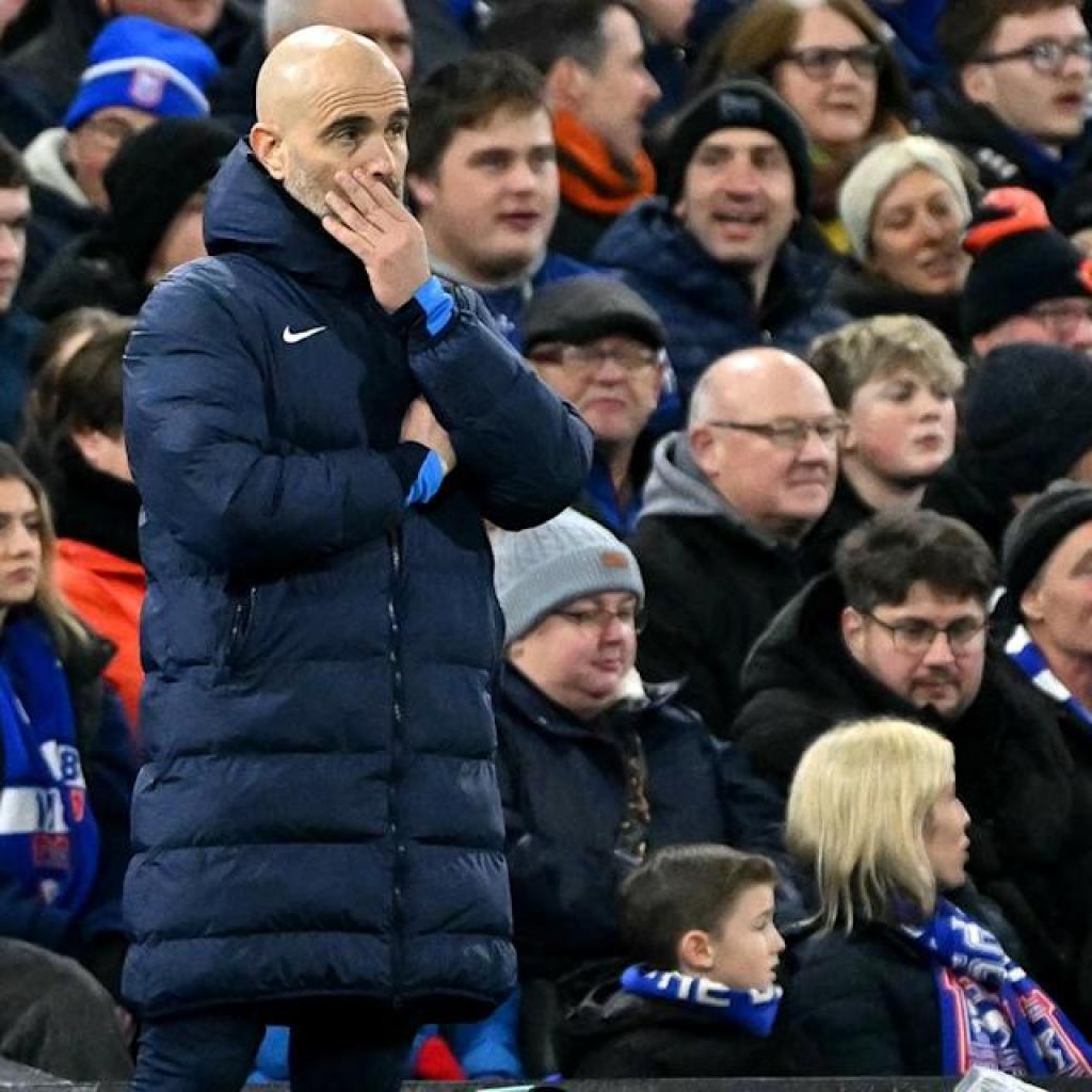 Crystal Palace vs Chelsea LIVE: Premier League crew information and line-ups as Blues hope to finish poor run Crystal Palace vs Chelsea LIVE: Premier League crew information and line-ups as Blues hope to finish poor run