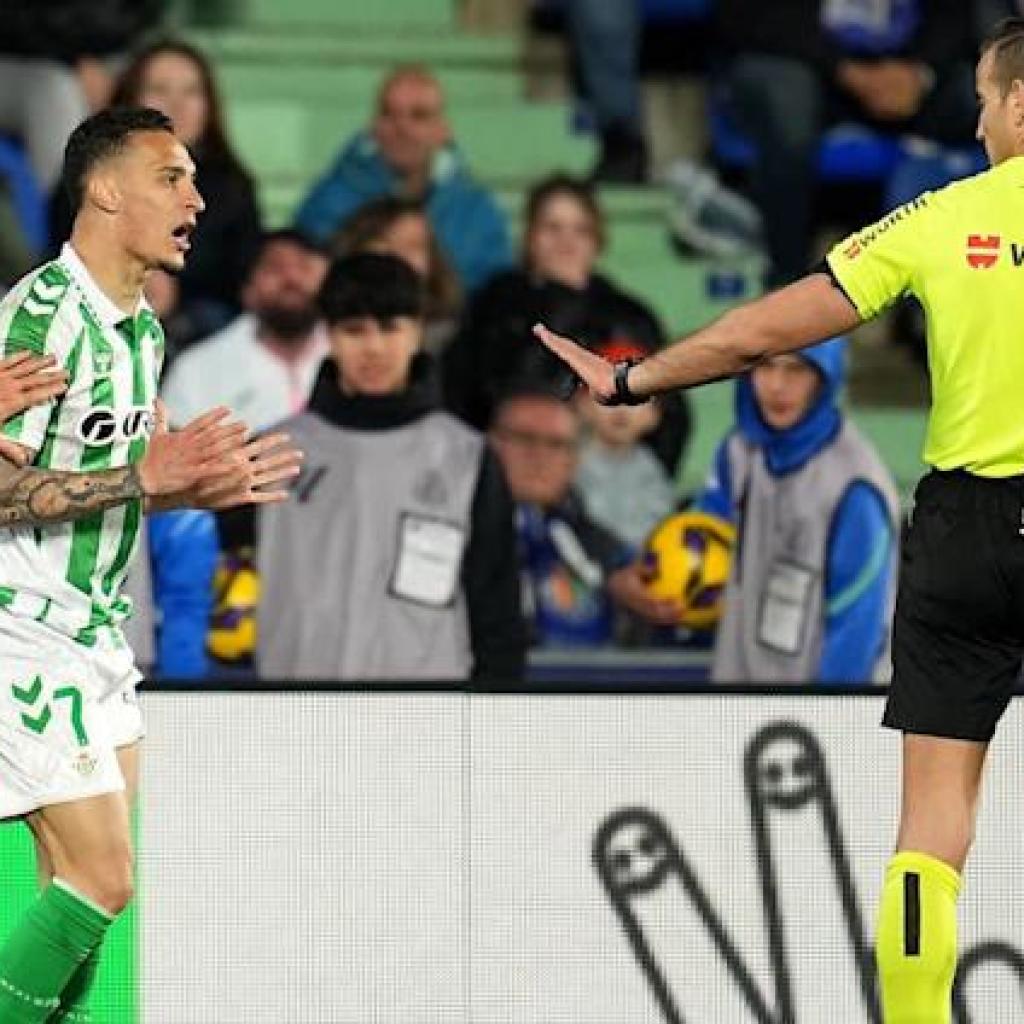 La Liga rescind Antony’s pink card in main enhance for Actual Betis La Liga rescind Antony’s pink card in main enhance for Actual Betis
