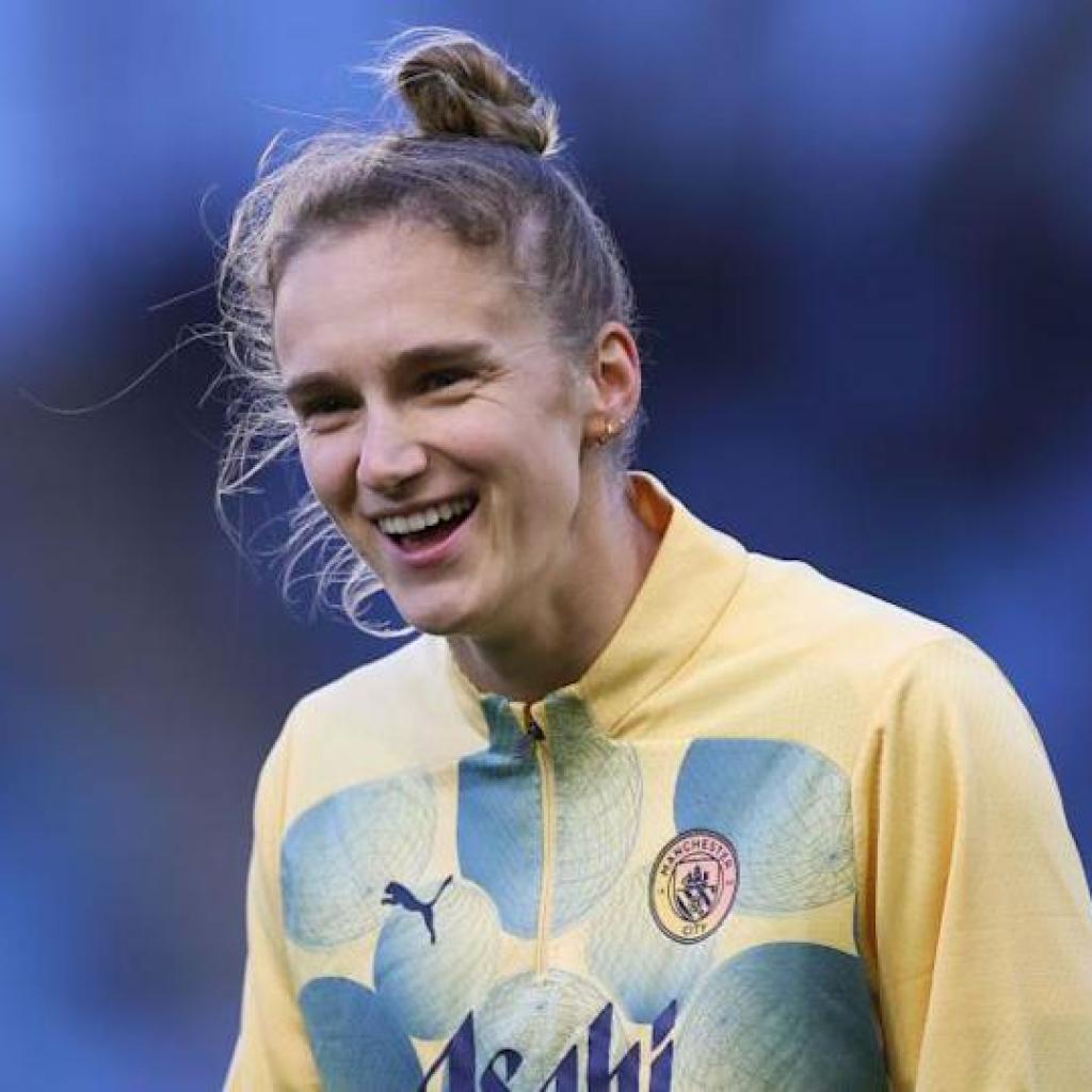 Man Metropolis striker Miedema has knee surgical procedure Man Metropolis striker Miedema has knee surgical procedure