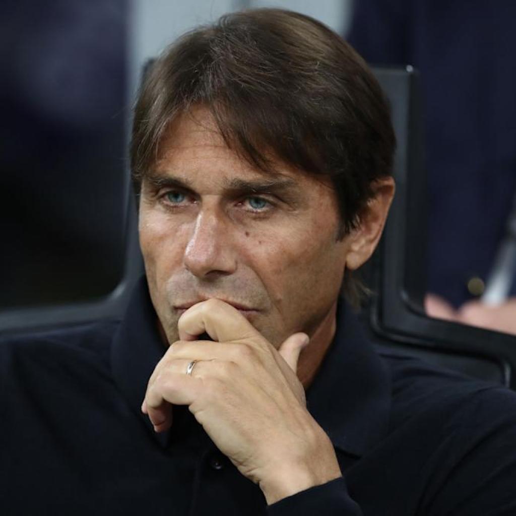 Conte offers monosyllabic solutions in eight-minute press convention Conte offers monosyllabic solutions in eight-minute press convention