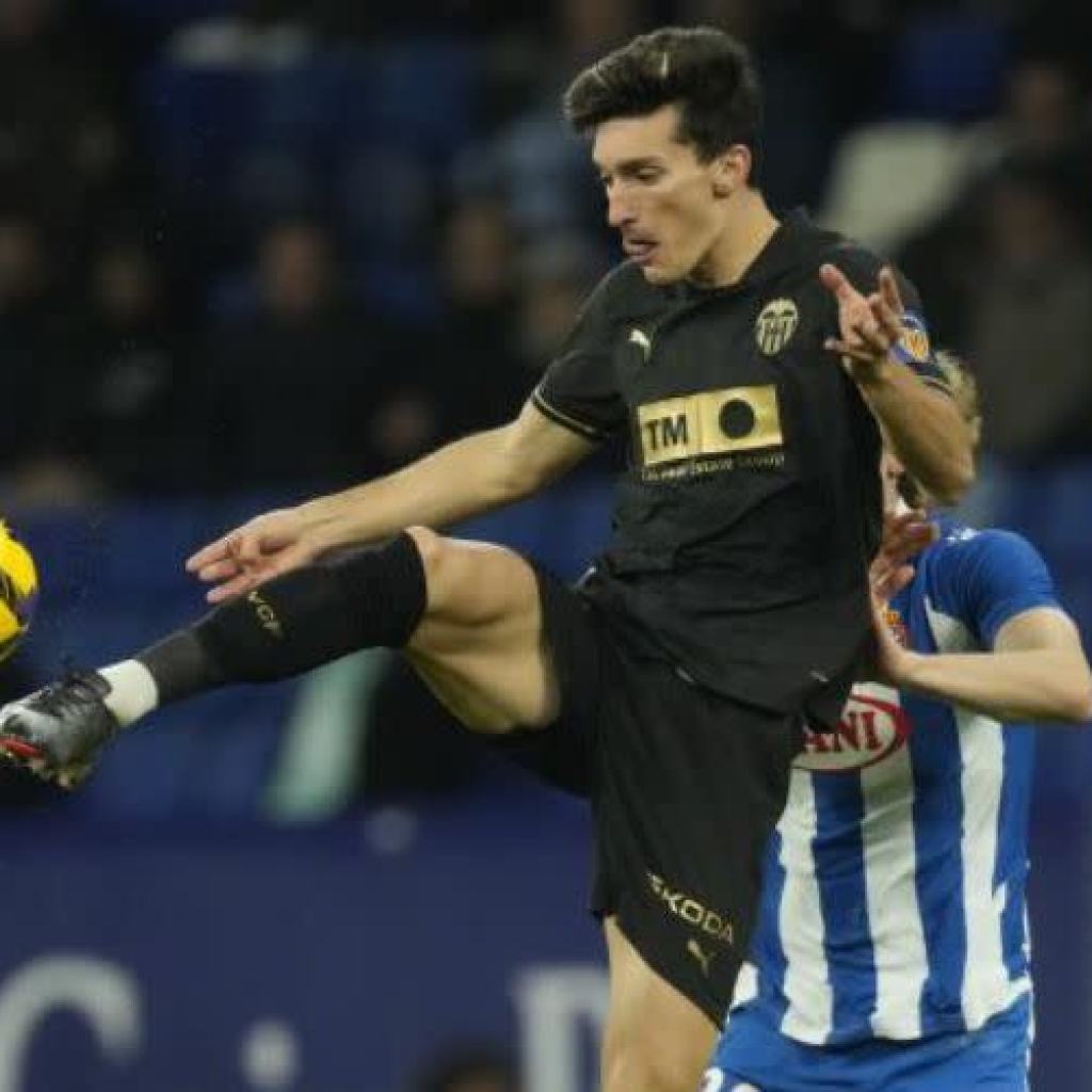 La Liga round-up: Valencia finish dropping streak as 10-man Villarreal maintain Rayo Vallecano La Liga round-up: Valencia finish dropping streak as 10-man Villarreal maintain Rayo Vallecano