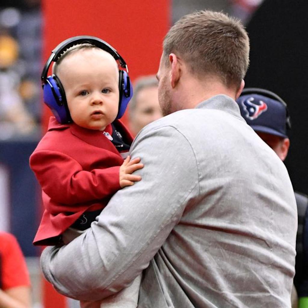 Texans legend J.J. Watt, spouse Kealia announce being pregnant Texans legend J.J. Watt, spouse Kealia announce being pregnant