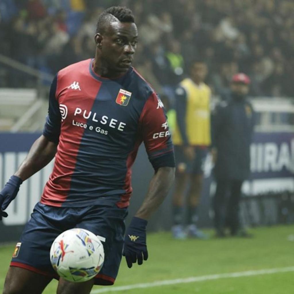 Balotelli booked 5 minutes into Serie A return with Genoa Balotelli booked 5 minutes into Serie A return with Genoa