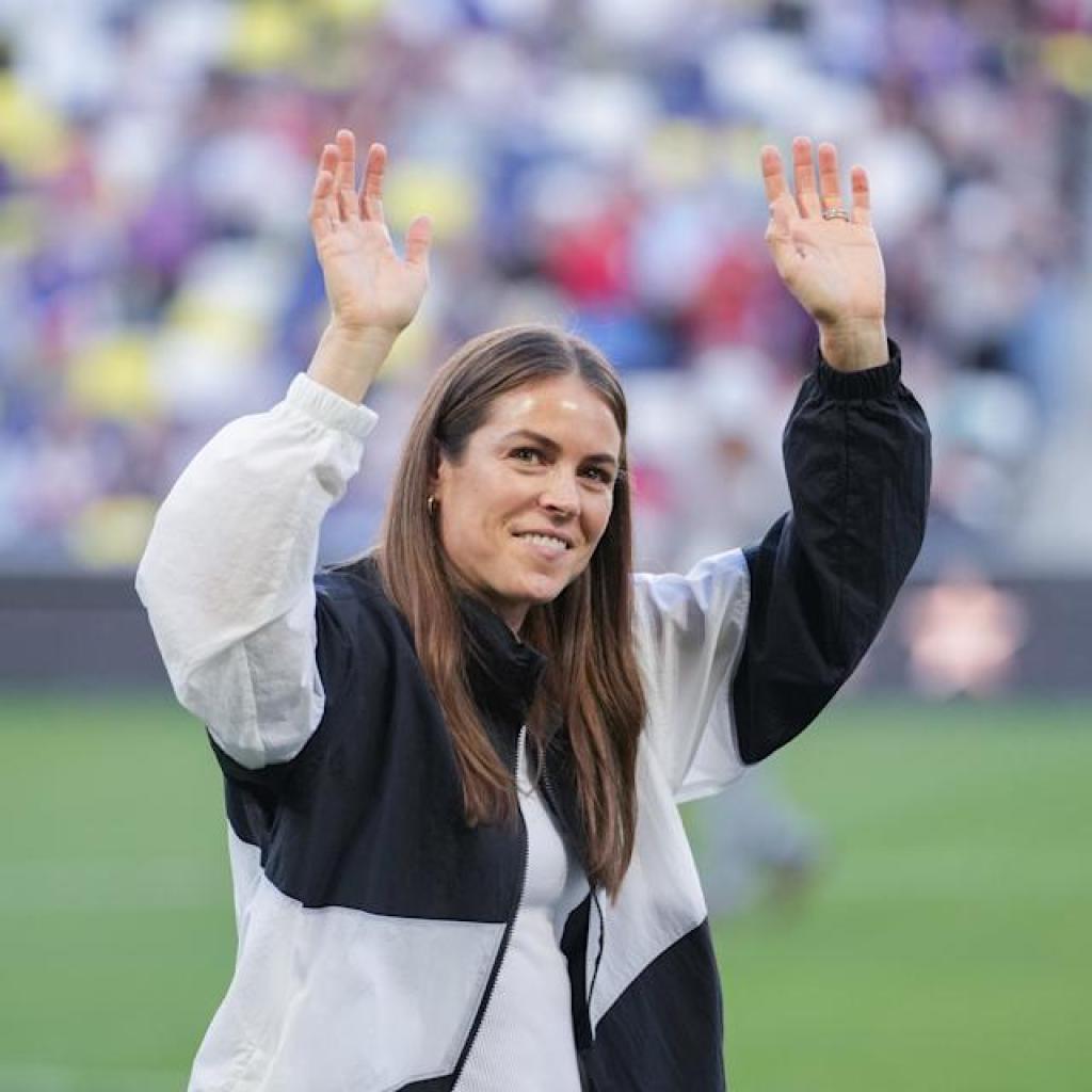 USWNT honors Kelley O’Hara with retirement ceremony in pleasant win over Iceland USWNT honors Kelley O’Hara with retirement ceremony in pleasant win over Iceland