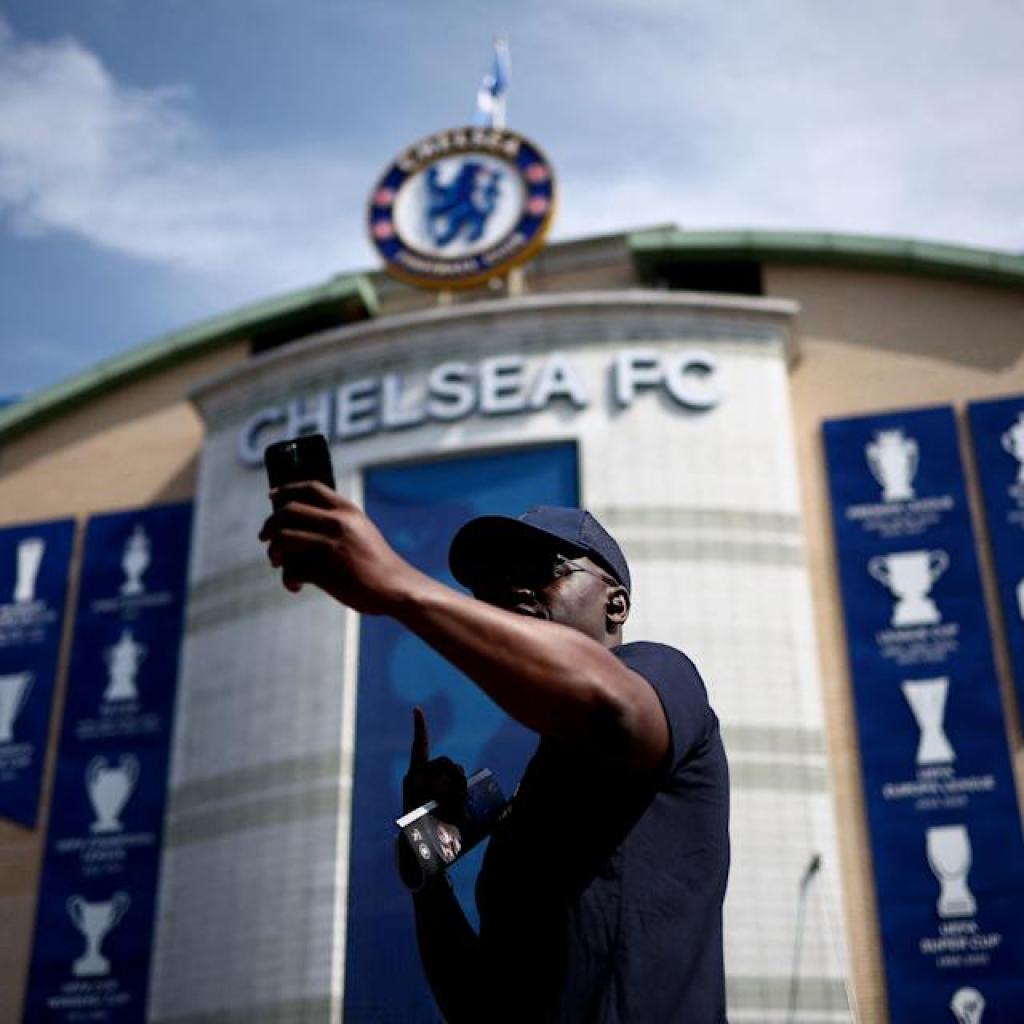 Champions League spot up for grabs for Chelsea in essential interval as Blues tackle rivals Champions League spot up for grabs for Chelsea in essential interval as Blues tackle rivals