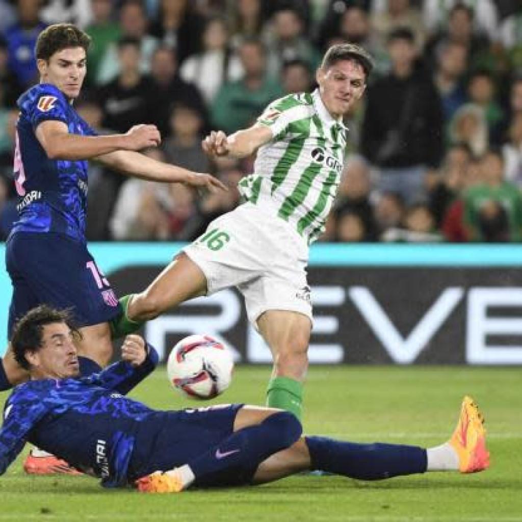 Fabrizio Romano confirms Premier League curiosity in Actual Betis midfielder Fabrizio Romano confirms Premier League curiosity in Actual Betis midfielder