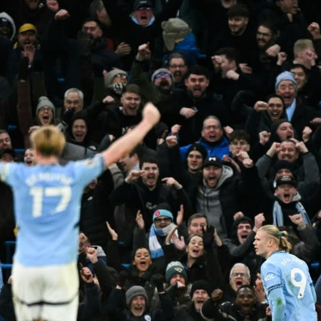Arsenal stumble in Premier League title race as Man Metropolis stroll Arsenal stumble in Premier League title race as Man Metropolis stroll